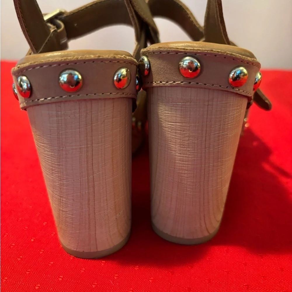Women's Tan Sandals - Picture 5 of 5